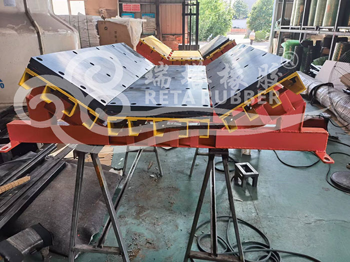 瑞塔橡胶阻燃复合式重载缓冲床发货