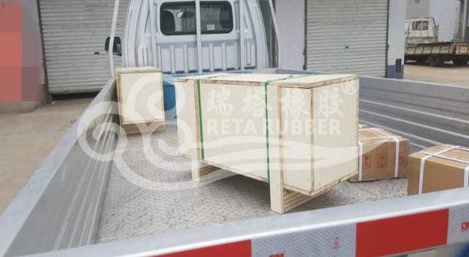 带宽1000mm清扫器装箱发货